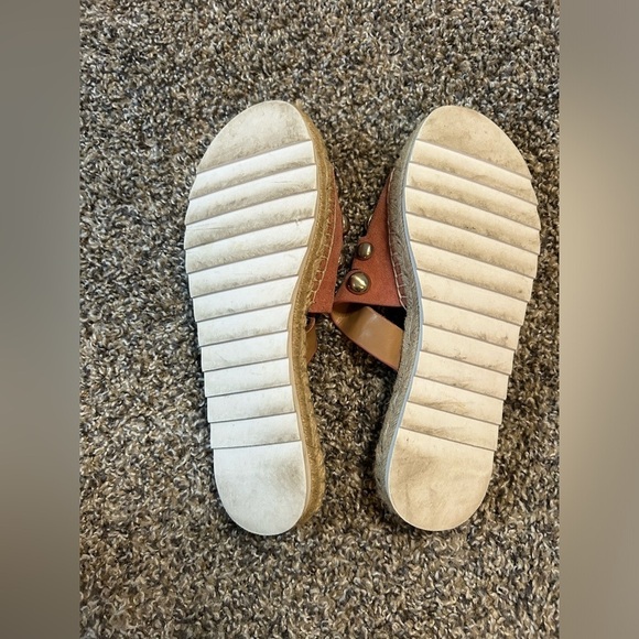 5/$25 Marc Fisher fashion sandal with large silver studs size 7.5 - Picture 4 of 6